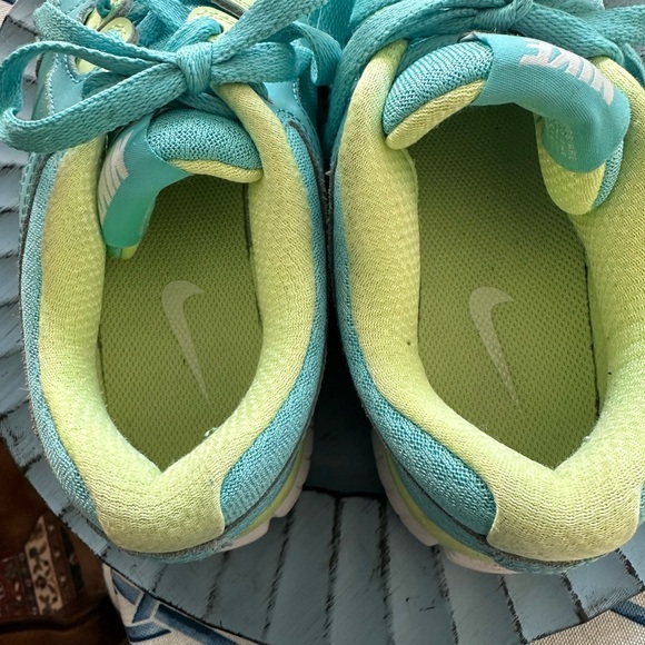 Like New Ladies Nike Athletic Shoes, size 7. Turquoise.& Lime Green Colors - Picture 5 of 6